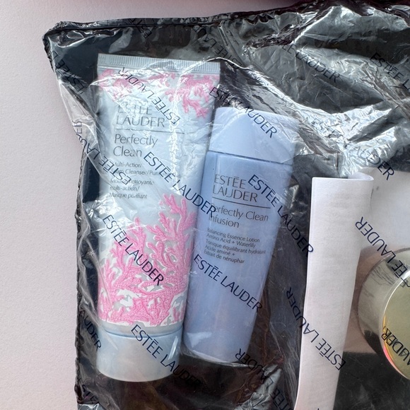Estée Lauder Skin Care set Gift Set - Picture 2 of 4